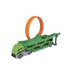 Autonkuljetusauto autoilla ja tarvikkeilla