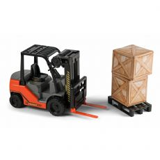 Haarukkatrukki lavalla ja pakkauksilla