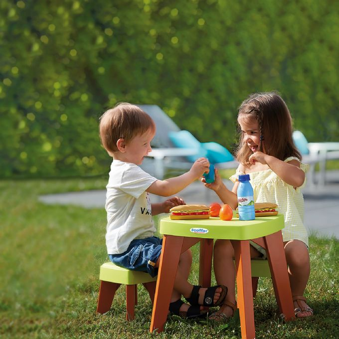 Piknikp�yt� tuoleilla version 2