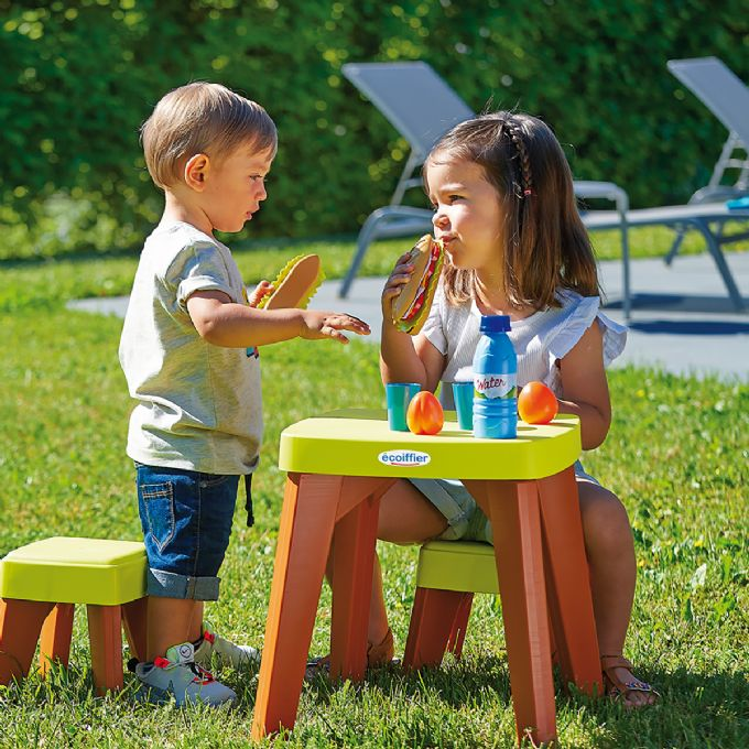 Piknikp�yt� tuoleilla version 3