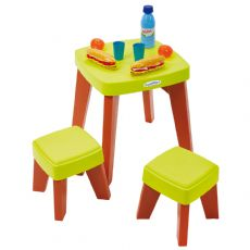 Piknikp�yt� tuoleilla