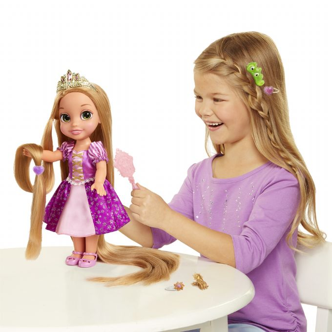Prinsessa Rapunzel erikoispitkill hiuksilla version 3