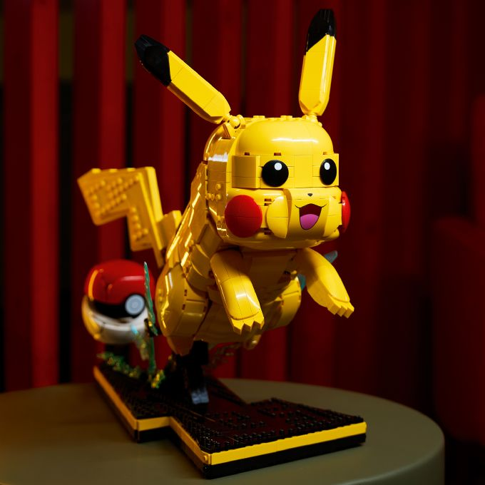 Pikachu und Pok�ball version 3