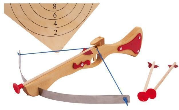 Crossbow with shooting target in wood, large version 3