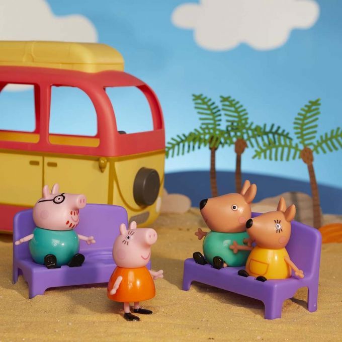 Gurli Pig Caravan with figures version 4