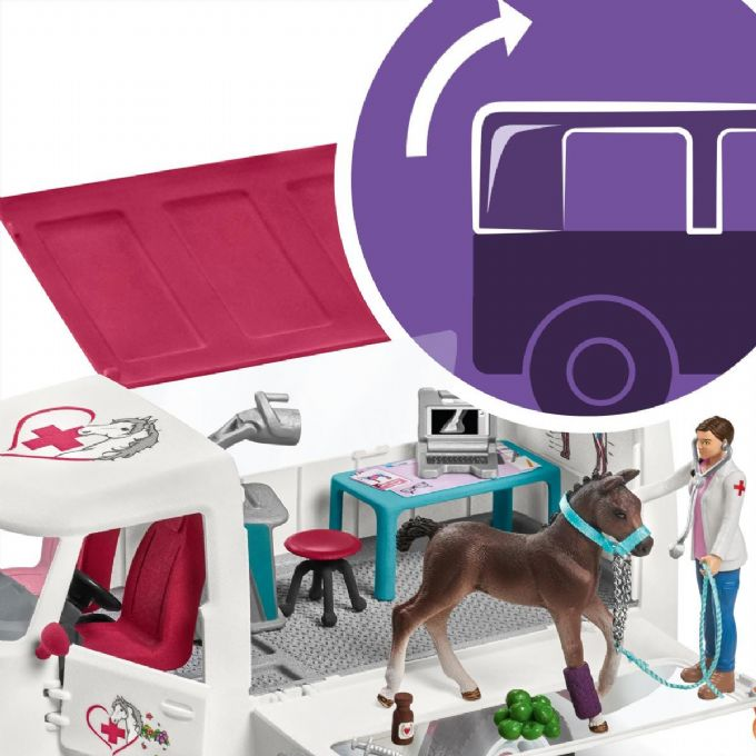 Mobile vet with Hanoverian foal version 17