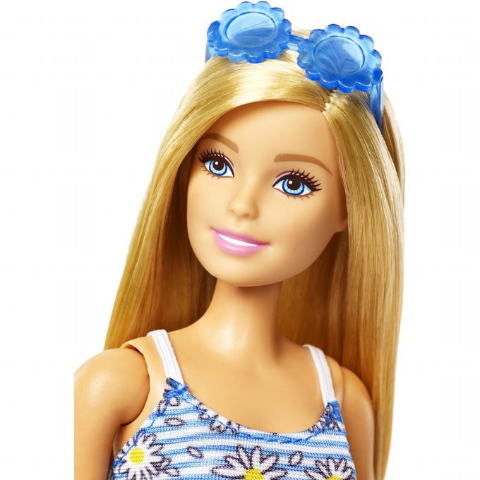 Barbie Fashionistas -nukke vaatteiden kanssa version 6