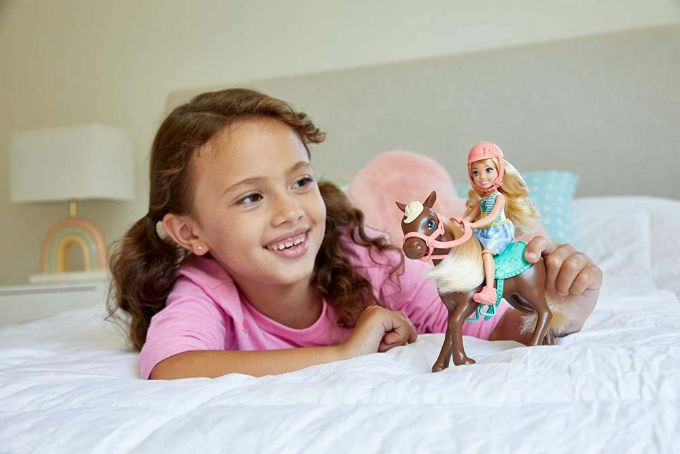Barbie Club Chelsea Doll and Pony version 5