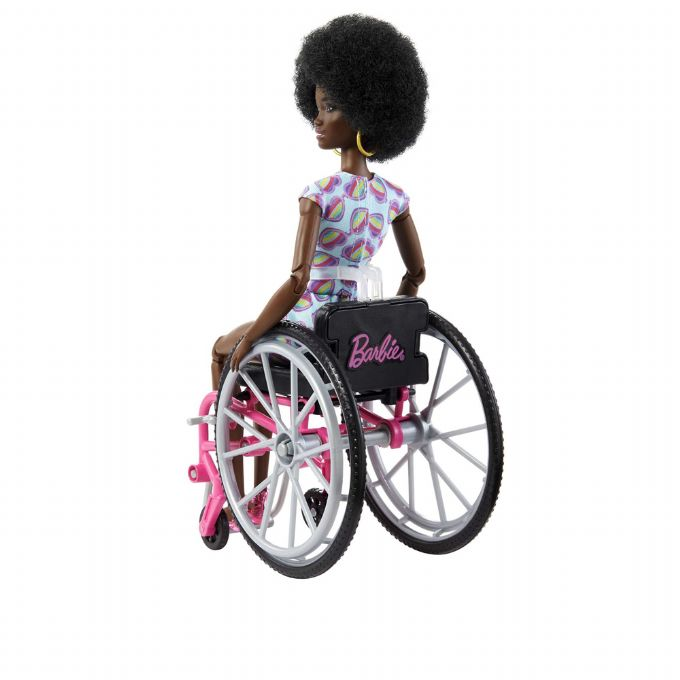 Barbie-nukke pyrtuolissa version 3