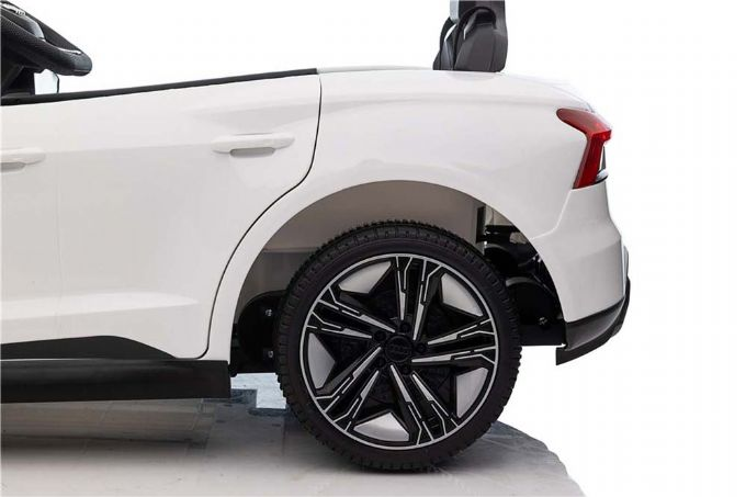Audi RS E-tron valkoinen 12V version 6