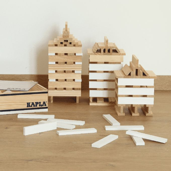 KAPLAs inspirationsbok börjar vid 6 års ålder - KAPLA byggklossar i trä  004105 Shop 