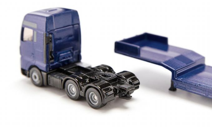 Truck with low loader and wheel loader version 3