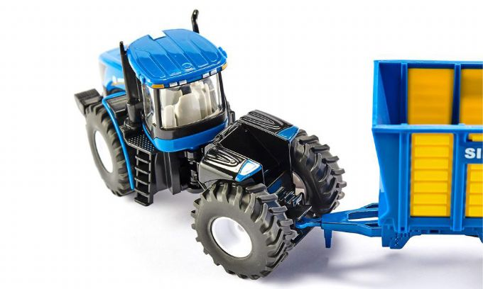 Tractor with silage trailer version 6
